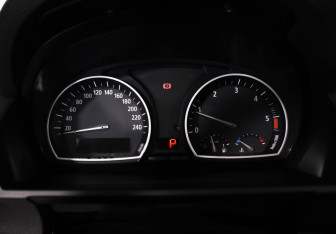 Подержанный автомобиль BMW X3 2010 года (11 фото)