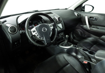 Подержанный автомобиль Nissan Qashqai 2010 года (11 фото)