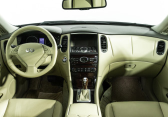 Подержанный автомобиль Infiniti QX50 2013 года (13 фото)