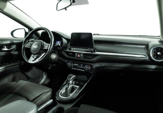 Подержанный автомобиль Kia Cerato Sedan 2019 года (9 фото)