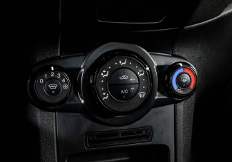 Подержанный автомобиль Ford Fiesta Hatchback 2017 года (15 фото)