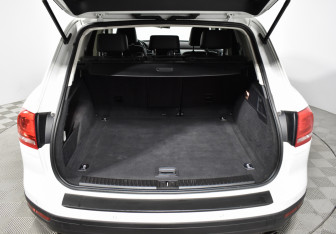 Подержанный автомобиль Volkswagen Touareg 2015 года (19 фото)