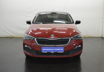 Подержанный автомобиль Skoda Rapid Liftback 2020 года (2 фото)