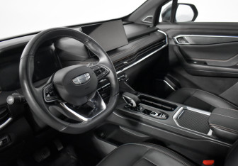 Подержанный автомобиль Geely Okavango 2023 года (9 фото)