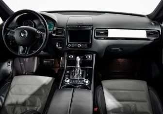Подержанный автомобиль Volkswagen Touareg 2017 года (14 фото)