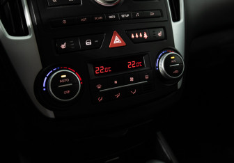 Подержанный автомобиль Kia Ceed Hatchback 2011 года (15 фото)