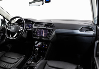 Подержанный автомобиль Volkswagen Tiguan 2021 года (11 фото)