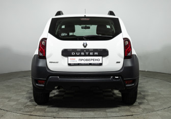 Подержанный автомобиль Renault Duster 2017 года (6 фото)