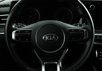 Подержанный автомобиль Kia K5 2021 года (15 фото)
