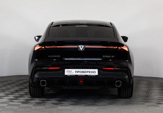 Подержанный автомобиль Changan UNI-V 2024 года (8 фото)