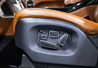 Подержанный автомобиль Land Rover Range Rover 2014 года (27 фото)