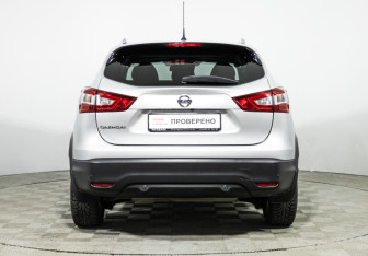 Подержанный автомобиль Nissan Qashqai 2016 года (6 фото)