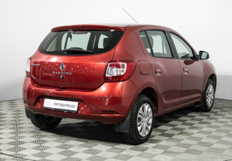 Подержанный автомобиль Renault Sandero 2015 года (5 фото)