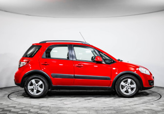 Подержанный автомобиль Suzuki SX4 Hatchback 2011 года (4 фото)