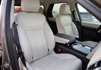 Подержанный автомобиль Land Rover Discovery 2017 года (25 фото)