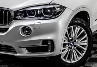 Подержанный автомобиль BMW X5 2016 года (10 фото)