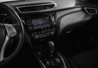 Подержанный автомобиль Nissan X-Trail 2015 года (21 фото)