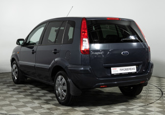 Подержанный автомобиль Ford Fusion 2011 года (7 фото)