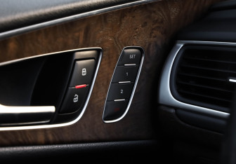 Подержанный автомобиль Audi A7 2012 года (22 фото)