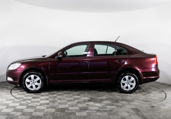 Подержанный автомобиль Skoda Octavia Liftback 2010 года (8 фото)