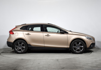 Подержанный автомобиль Volvo V40 Cross Country 2013 года (4 фото)