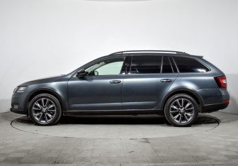 Подержанный автомобиль Skoda Octavia Wagon 2017 года (8 фото)