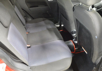 Подержанный автомобиль Ford Fusion 2006 года (13 фото)