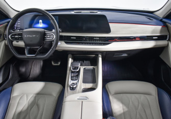 Подержанный автомобиль Chery Arrizo 8 2023 года (13 фото)