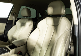 Подержанный автомобиль Audi A4 Sedan 2017 года (15 фото)