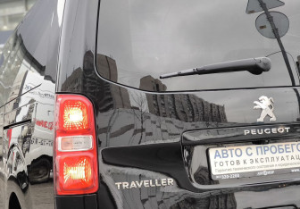 Подержанный автомобиль Peugeot Traveller 2018 года (9 фото)