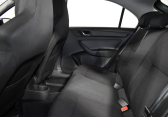 Подержанный автомобиль Skoda Rapid Liftback 2015 года (11 фото)