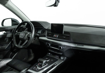 Подержанный автомобиль Audi Q5 2018 года (9 фото)