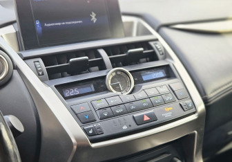 Подержанный автомобиль Lexus NX 2017 года (12 фото)
