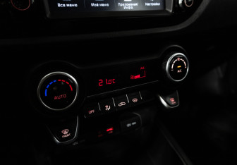 Подержанный автомобиль Kia Rio Hatchback 2018 года (16 фото)