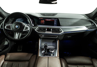 Подержанный автомобиль BMW X6 2021 года (13 фото)