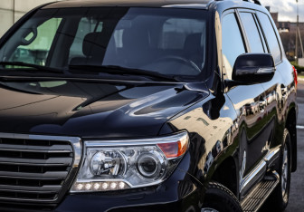 Подержанный автомобиль Toyota Land Cruiser Suv 2013 года (2 фото)