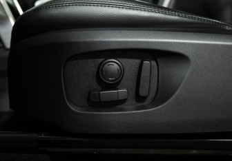 Подержанный автомобиль Land Rover Discovery Sport 2015 года (21 фото)