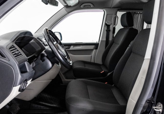 Подержанный автомобиль Volkswagen Caravelle 2018 года (16 фото)
