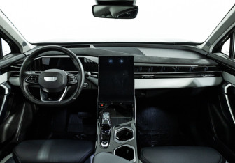 Подержанный автомобиль Geely Atlas 2024 года (13 фото)