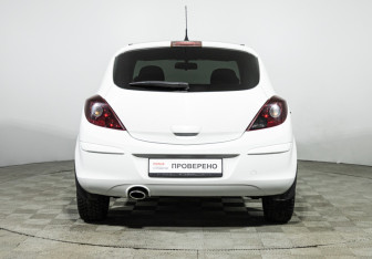Подержанный автомобиль Opel Corsa 2012 года (6 фото)