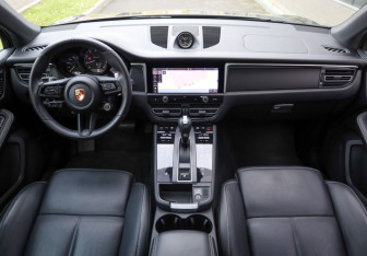 Подержанный автомобиль Porsche Macan 2023 года (9 фото)