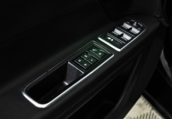 Подержанный автомобиль Jaguar XF Sedan 2016 года (18 фото)