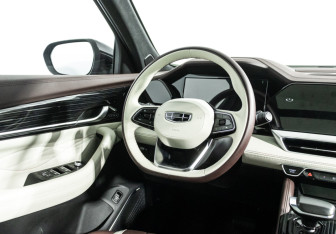 Подержанный автомобиль Geely Monjaro 2023 года (25 фото)