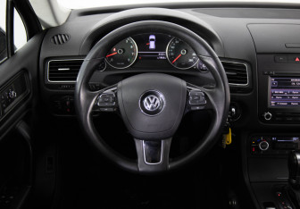 Подержанный автомобиль Volkswagen Touareg 2011 года (8 фото)