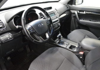 Подержанный автомобиль Kia Sorento 2018 года (10 фото)