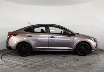 Подержанный автомобиль Hyundai Solaris Sedan 2021 года (4 фото)