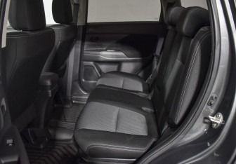 Подержанный автомобиль Mitsubishi Outlander 2016 года (11 фото)
