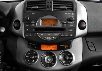 Подержанный автомобиль Toyota RAV4 2008 года (16 фото)