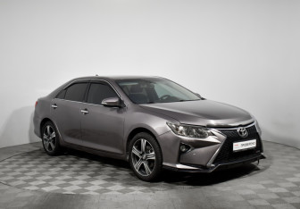 Подержанный автомобиль Toyota Camry Sedan 2016 года (3 фото)
