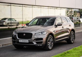 Подержанный автомобиль Jaguar F-Pace 2017 года (3 фото)